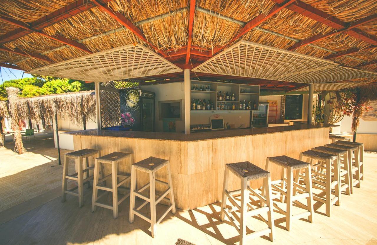 Hotel Pine Bay Club & Cakistes Breakfast Restaurant Next To Popular Kervansaray Beach (Adults Only) Kerýnia Eksteriør bilde